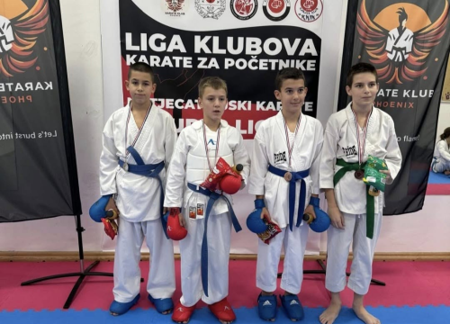 Fotografija 10 - Policijski pas Tigar unio je veselje među mlade karataše u Murteru