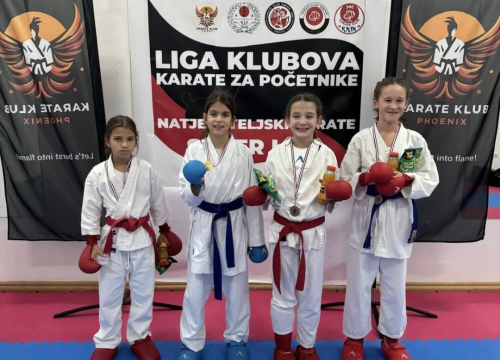 Fotografija 7 - Policijski pas Tigar unio je veselje među mlade karataše u Murteru