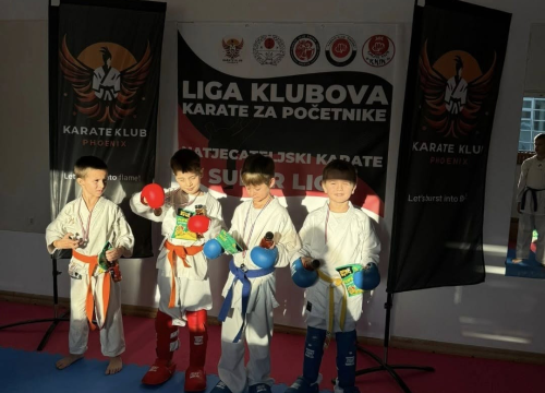 Fotografija 16 - Policijski pas Tigar unio je veselje među mlade karataše u Murteru