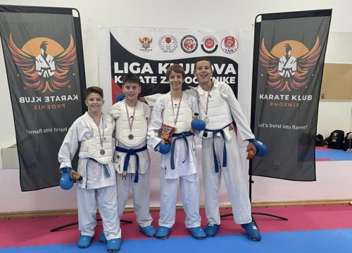 Fotografija 5 - Policijski pas Tigar unio je veselje među mlade karataše u Murteru