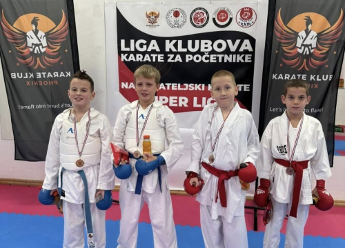 Fotografija 13 - Policijski pas Tigar unio je veselje među mlade karataše u Murteru