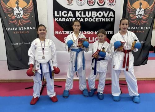 Fotografija 11 - Policijski pas Tigar unio je veselje među mlade karataše u Murteru