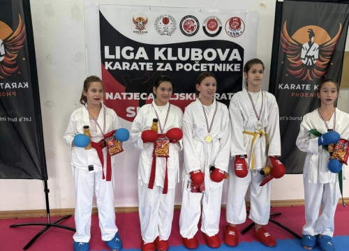 Fotografija 14 - Policijski pas Tigar unio je veselje među mlade karataše u Murteru