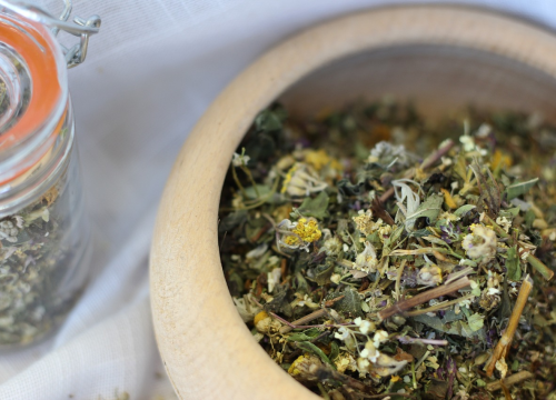 Napitak koji grije i liječi: Ove zime pijemo kuhani pelin