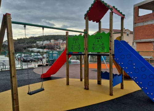 Uređeno igralište dječjeg vrtića Spužvica u Tisnom