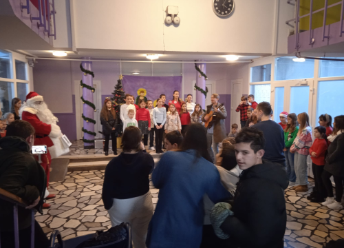 Fotografija 3 - Djed Božićnjak razveselio korisnike Centra Šubićevac