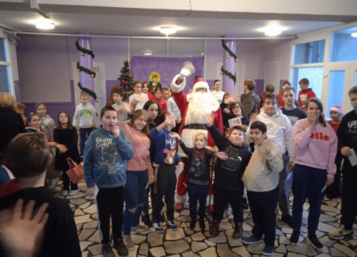 Fotografija 4 - Djed Božićnjak razveselio korisnike Centra Šubićevac