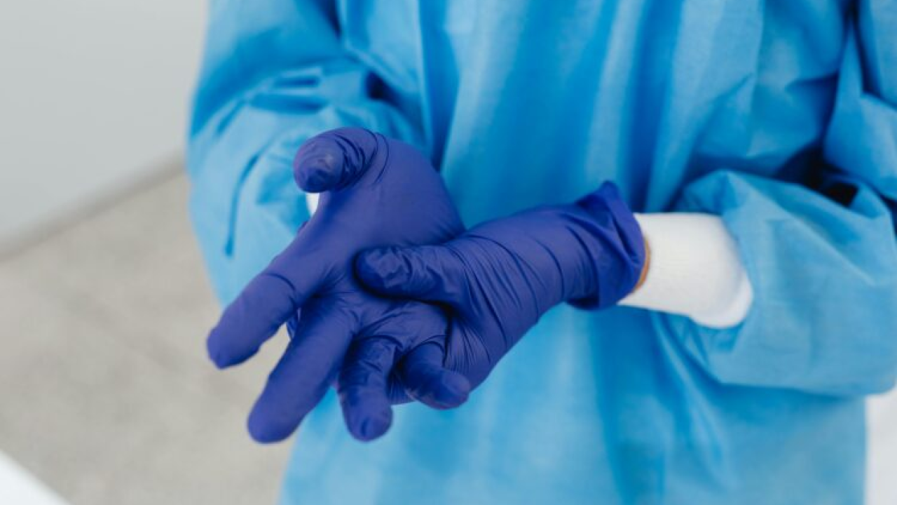 Znate li zašto kirurzi ulaze u operacijske sale podignutih ruku?