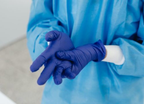 Znate li zašto kirurzi ulaze u operacijske sale podignutih ruku?