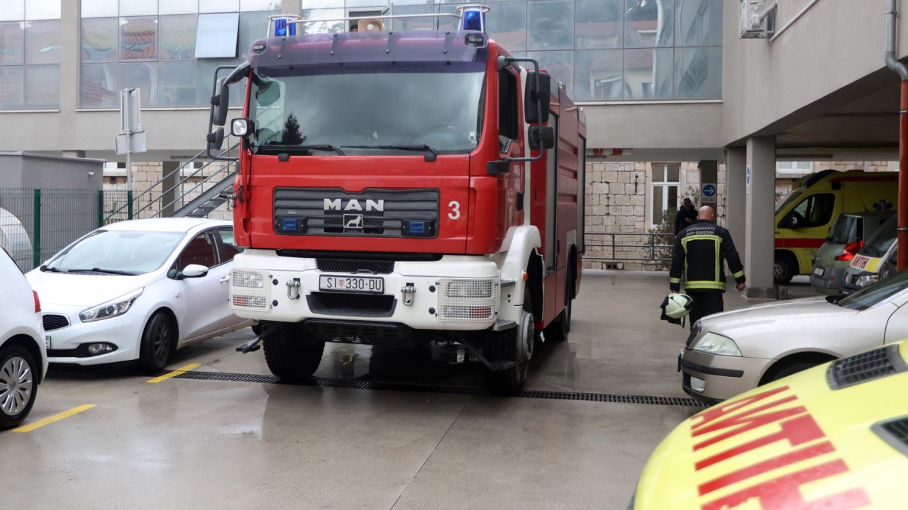 Evakuacija i spašavanje: Bez brige, ovo je samo vježba ako slučajno dođe do požara u šibenskoj hitnoj pomoći