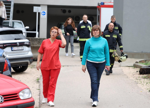 Fotografija 3 - Evakuacija i spašavanje: Bez brige, ovo je samo vježba ako slučajno dođe do požara u šibenskoj hitnoj pomoći