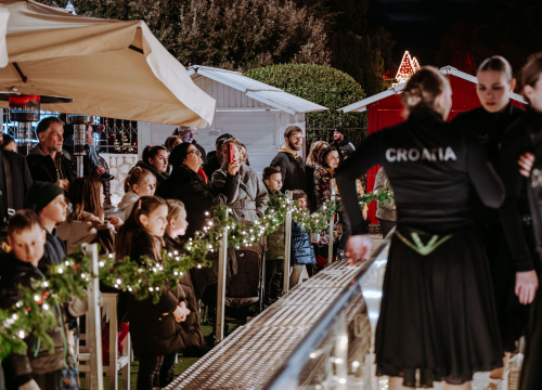 Fotografija 7 - Zagrebačke pahuljice priredile pravu bajku na šibenskom klizalištu