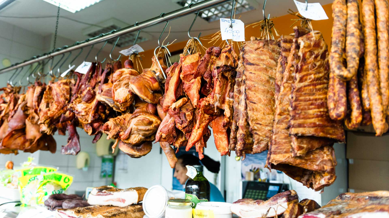 Patke, tuke, pivci, a i suho meso: Sve što vam treba za blagdansku trpezu naći ćete u Delikatesama Petrović