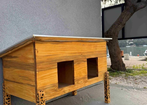 Zahvaljujući učenicima Strukovne škole, ulične mace u Grebaštici dobile dom