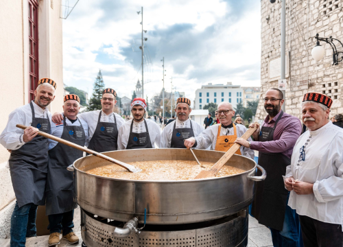 Vjerni tradiciji: Šibenski obrtnici tradicionalno će na Badnjak građane počastiti bakalarom