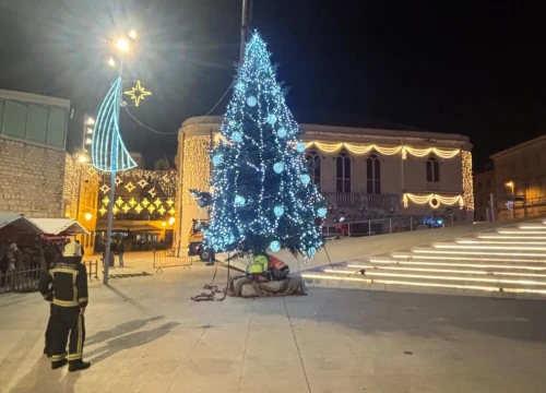 Brzom intervencijom Čače, vatrogasaca i policije Šibenik više nema kosi bor