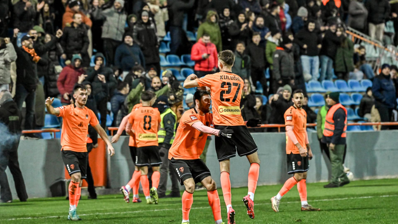 Tijekom jučerašnjeg derbija na Šubićevcu policija privela 13 navijača: Većih incidenata nje bilo