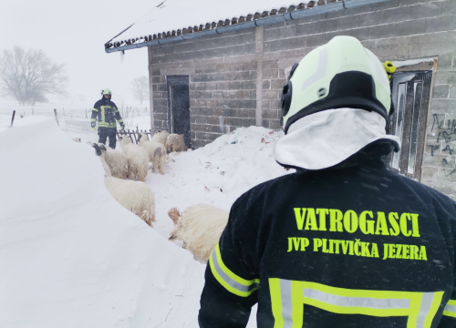 Fotografija 4 - U Lici iz snježne oluje spašeno 48 ljudi