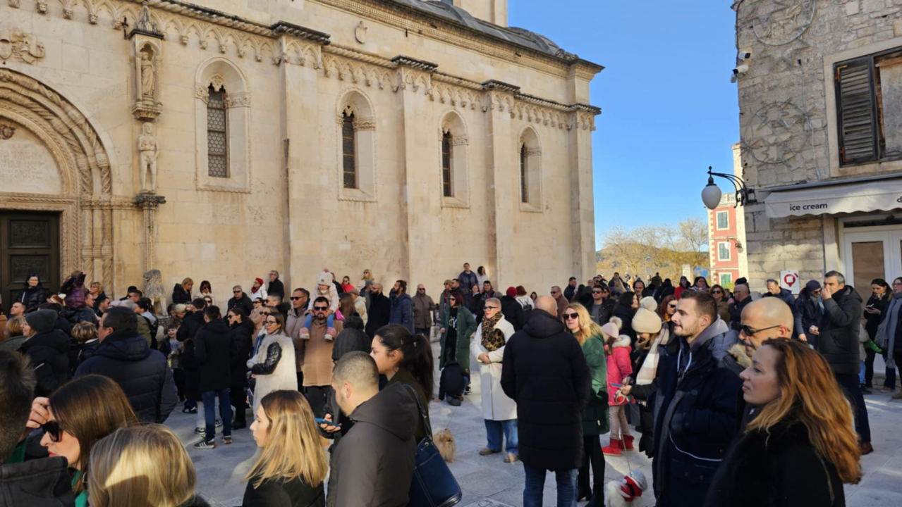 Bez podjela, bine i reflektora: Glazbenici uz brojne Šibenčane slave zajedništvo