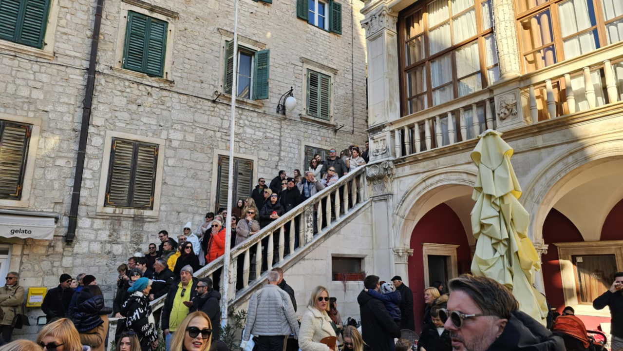 Bez podjela, bine i reflektora: Glazbenici uz brojne Šibenčane slave zajedništvo