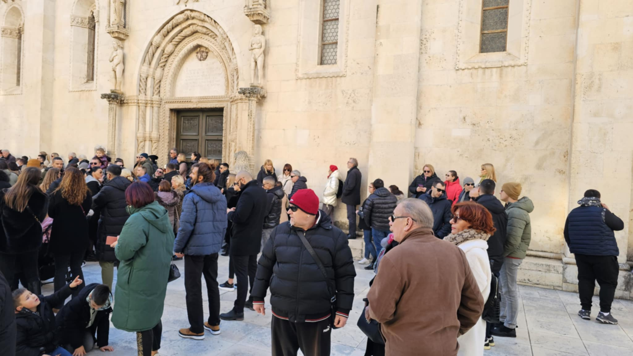 Bez podjela, bine i reflektora: Glazbenici uz brojne Šibenčane slave zajedništvo