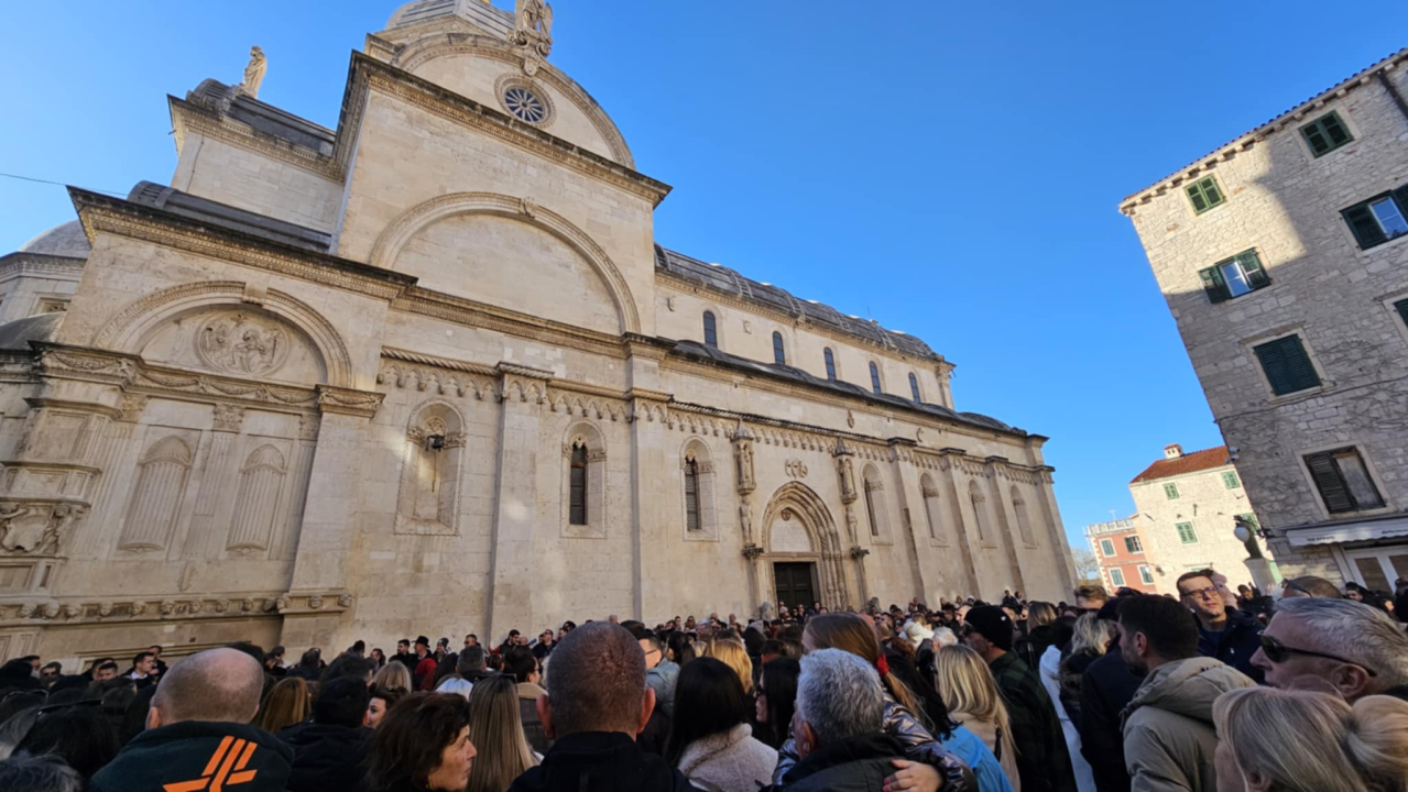 Bez podjela, bine i reflektora: Glazbenici uz brojne Šibenčane slave zajedništvo