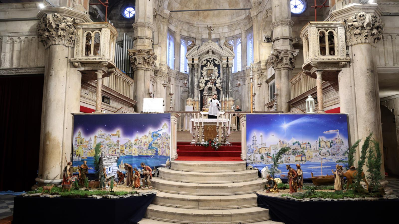 Šibensku katedralu krase jedinstvene božićne jaslice, djelo Branka Lovrića Caparina