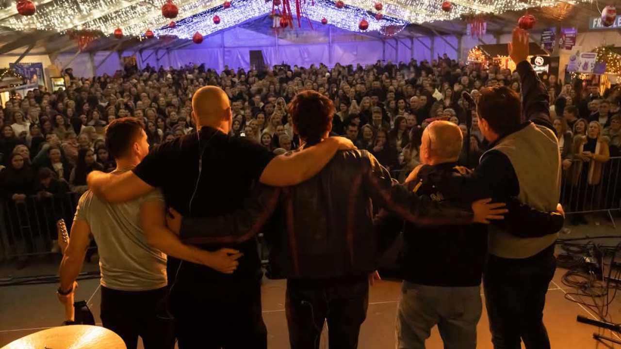 Krcato u šatoru: Adi Šoše oduševio Kninjane na Kraljevskom adventu