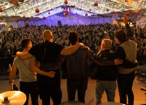 Krcato u šatoru: Adi Šoše oduševio Kninjane na Kraljevskom adventu