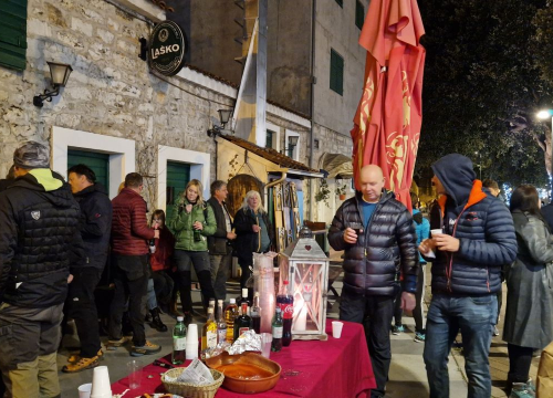 Fotografija 6 - U režiji Vodiških piketaša održana noćna lagana planinarska šetnja po brdima