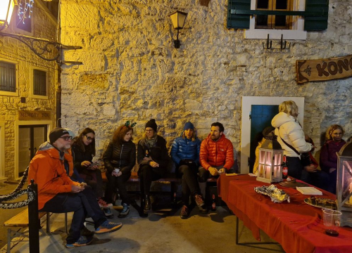 Fotografija 8 - U režiji Vodiških piketaša održana noćna lagana planinarska šetnja po brdima