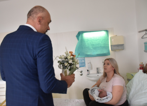 Fotografija 2 - Maleni Damian prva je beba rođena ove godine u Šibensko-kninskoj županiji