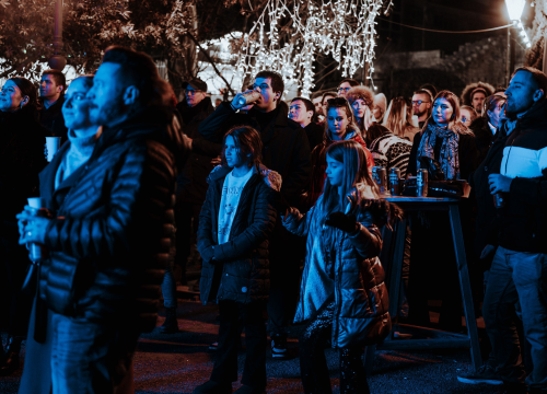 Fotografija 9 - Maskirani Nipplepeople rasplesali sinoć Šibenačane u parku