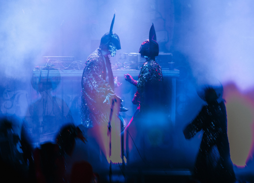 Fotografija 17 - Maskirani Nipplepeople rasplesali sinoć Šibenačane u parku