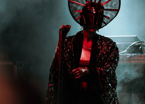 Fotografija 16 - Maskirani Nipplepeople rasplesali sinoć Šibenačane u parku