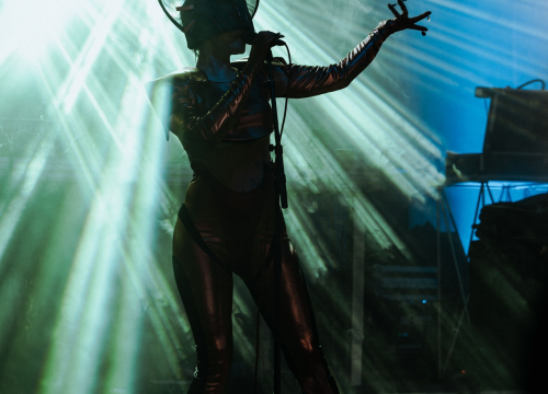 Fotografija 12 - Maskirani Nipplepeople rasplesali sinoć Šibenačane u parku