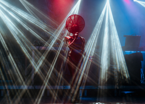 Fotografija 14 - Maskirani Nipplepeople rasplesali sinoć Šibenačane u parku