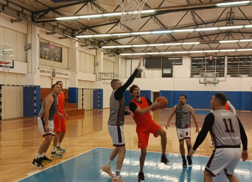 Šibenski rekreativni košarkaši na polovici natjecanja: Zeki i potočiću, kao u pjesmi, nikako ne odgovara zima