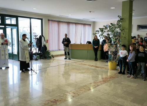 Fotografija 4 - Biskup u Katoličkoj školi blagoslovio učenike, kuhinju i osoblje