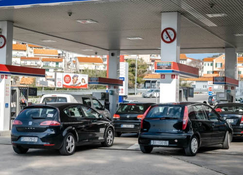 Radnik benzinske otkrio najčudnije razloge zbog kojih ljudi dolaze nedjeljom