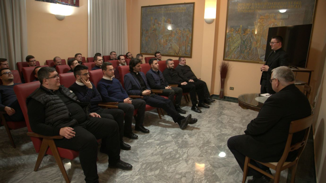 Biskup Rogić posjetio Papinski hrvatski zavod u Rimu