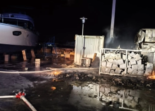 Fotografija 2 - Noćas je izgorila benzinska pumpa u Tribunju