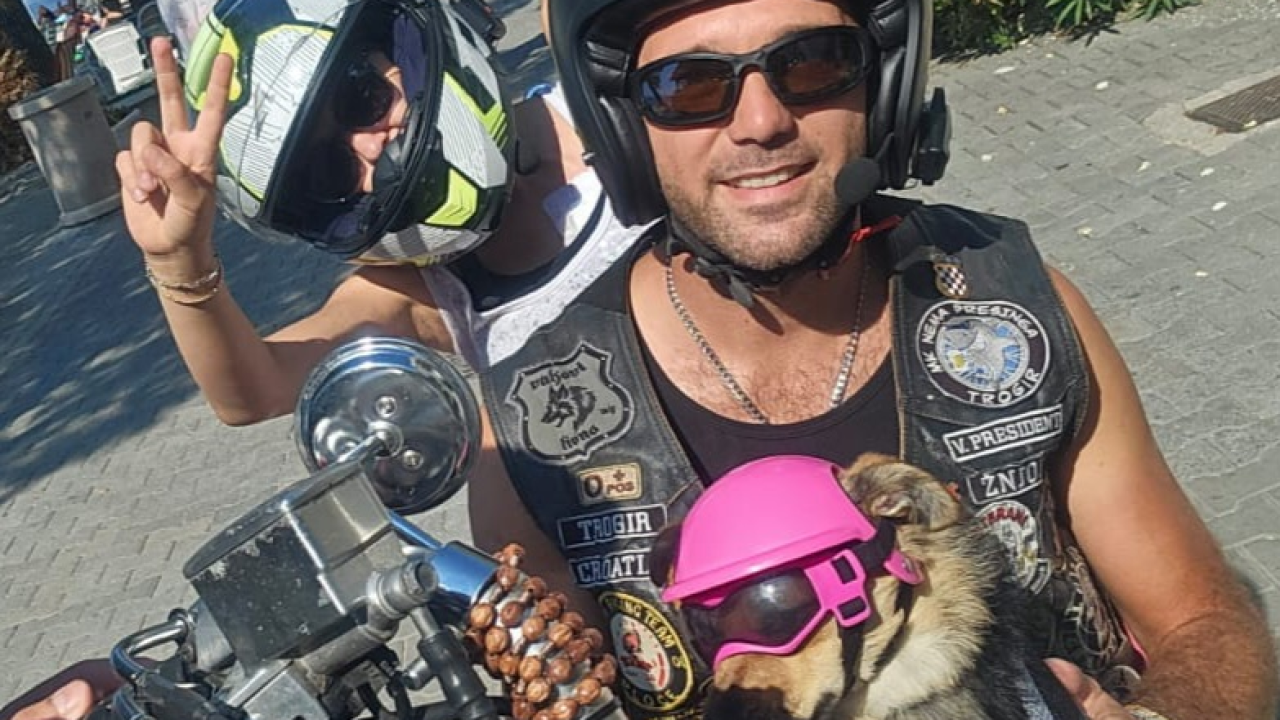 Rea je bajkerica kao i njezini vlasnici: 'Nas je spojila ljubav prema motorima, a sada ih i ona voli'