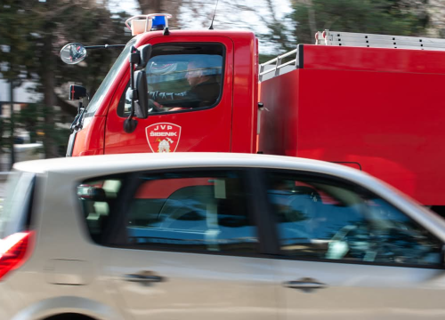 Požar u Vaćanima gasilo 15 vatrogasaca, u Vodicama osoblje pravovremeno evakuiralo učenike iz škole