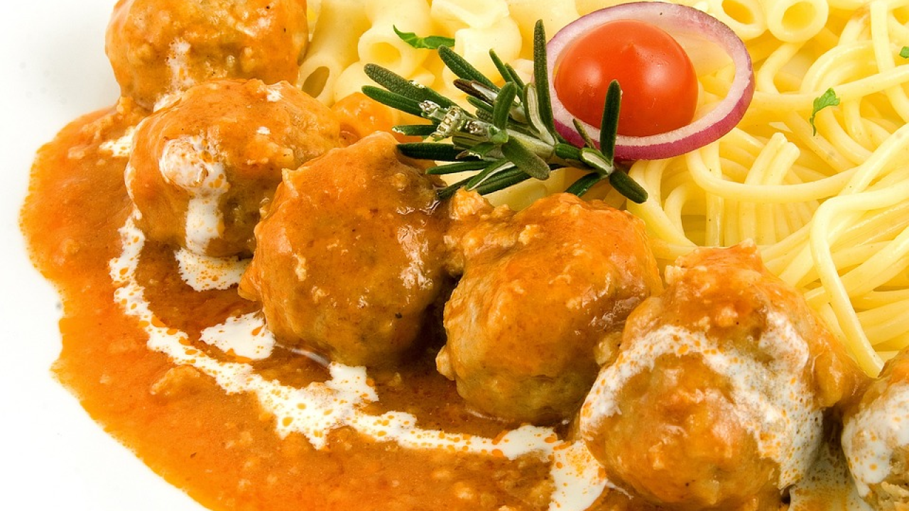 Recept za najsočnije mesne okruglice sa sirom