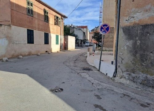 Fotografija 3 - Do kraja tjedna bit će gotov novouređen kolnik u Ulici Slobodana Macure