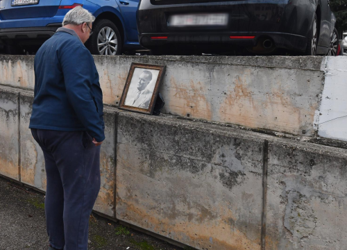 Slika Tita osvanula kod bolnice na 'Zidu molitve': Lokacija očito nije slučajno odabrana
