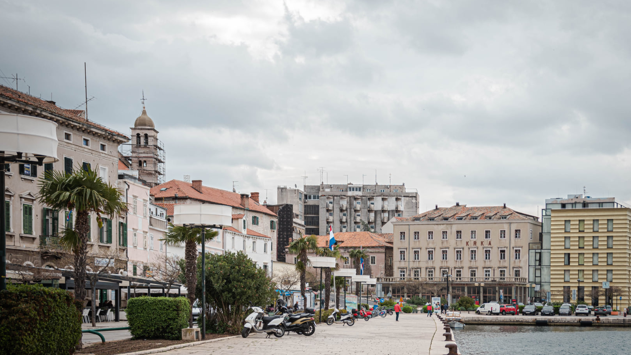Iznadprosječno toplo i vjetrovito, poslijepodne moguća kiša
