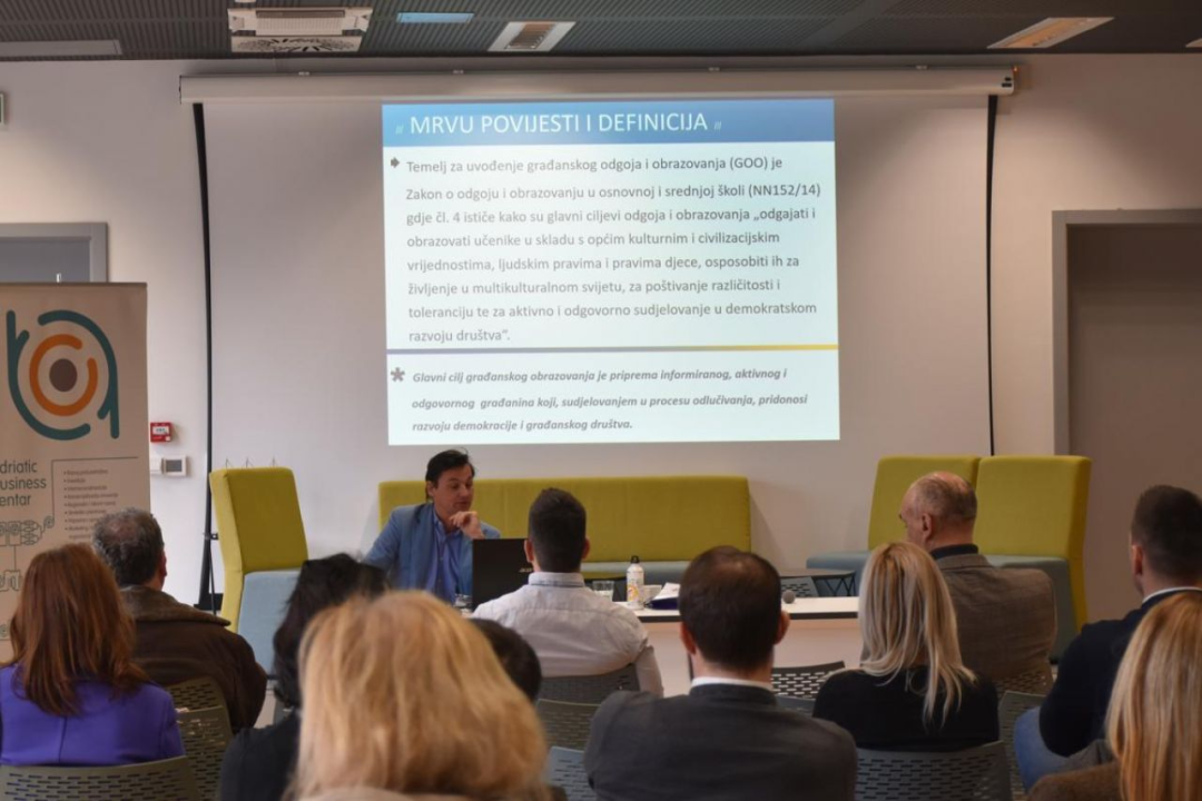 Predstavnicima škola u županiji predstavljeni modeli izvođenja Građanskog odgoja