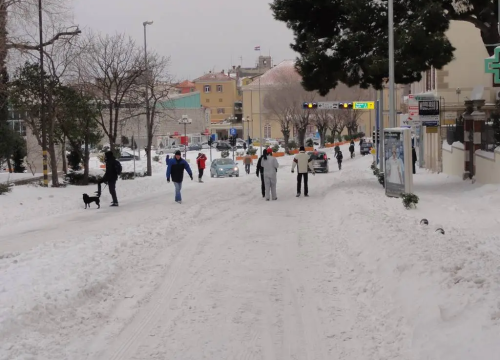 Šibenik je na današnji dan prije 13 godina bio potpuno zatrpan snijegom